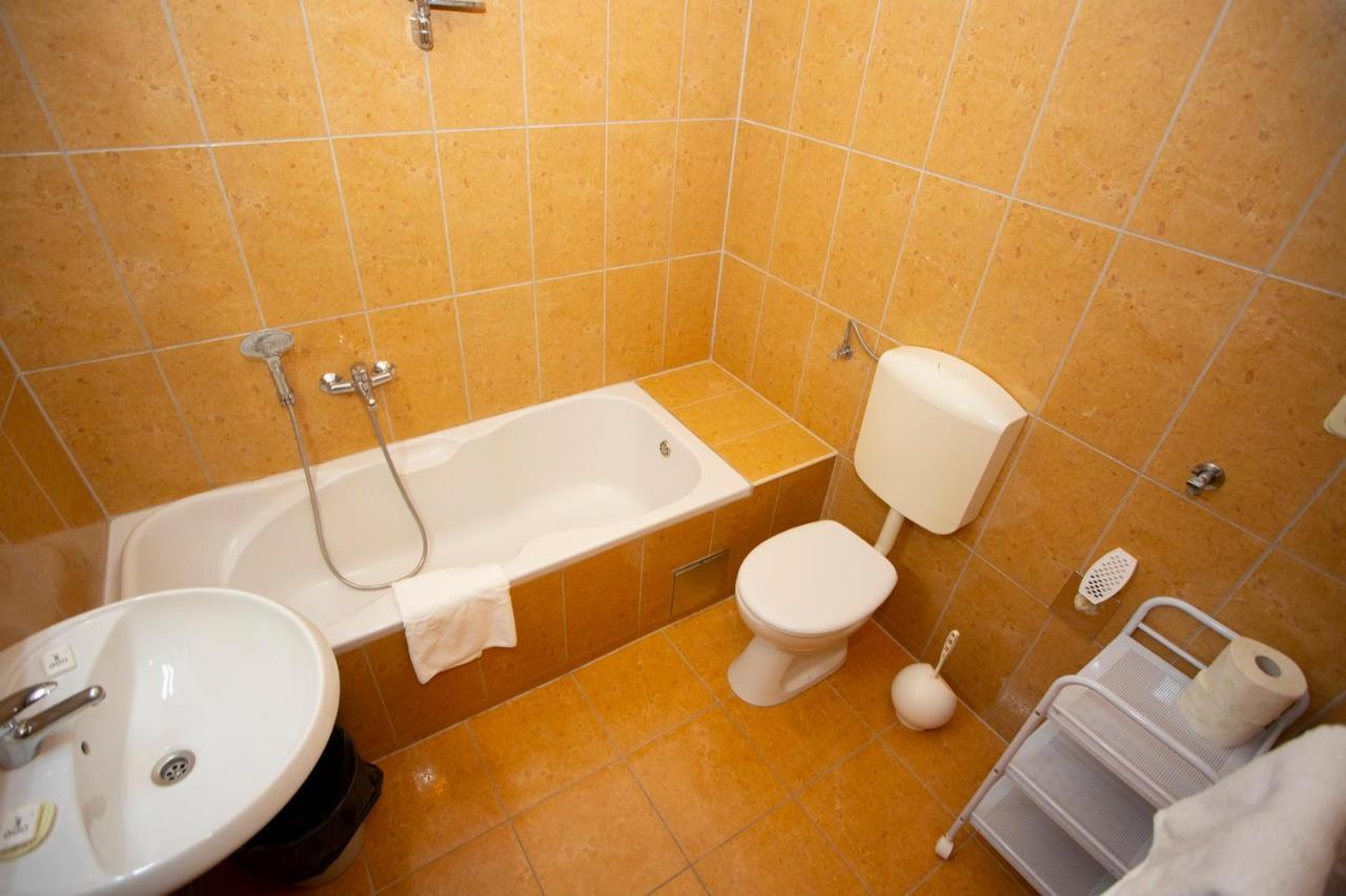 Apartmani Miki Podgora Exterior photo